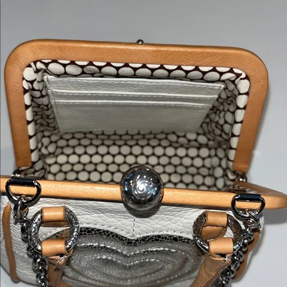 Like New Brighton Mini Heart Leather Kisslock Crossbody Purse (white and pink) - Picture 9 of 16